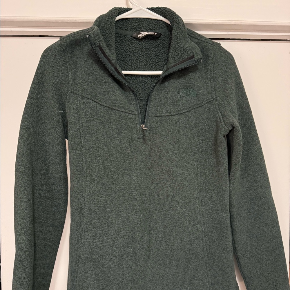 Army green 1/4 zip north face fleece